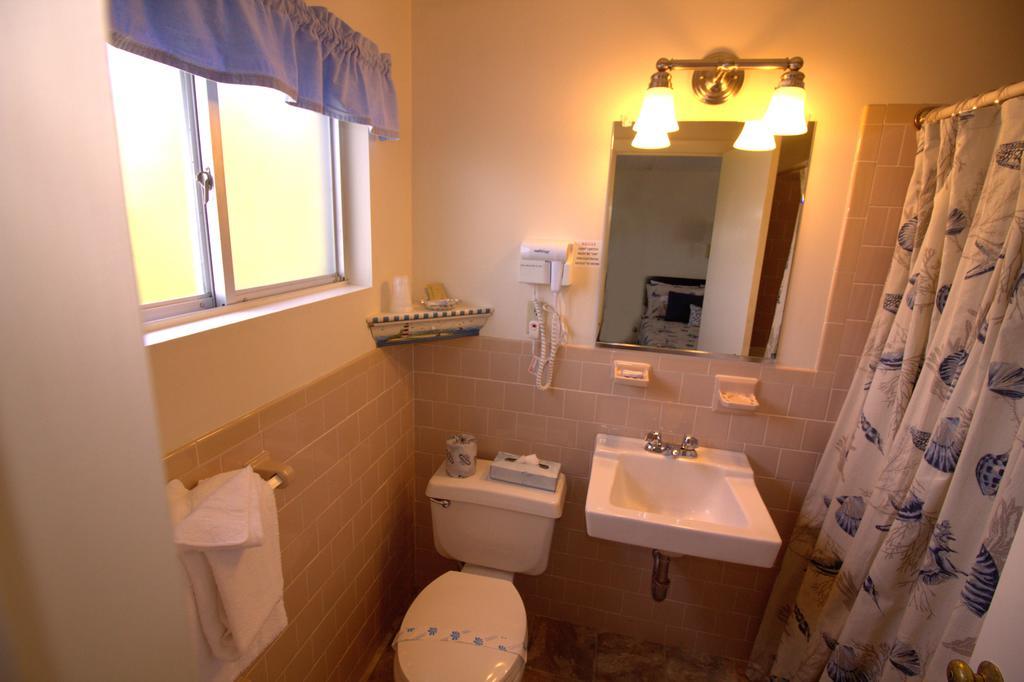 Hyannis Holiday Motel Экстерьер фото