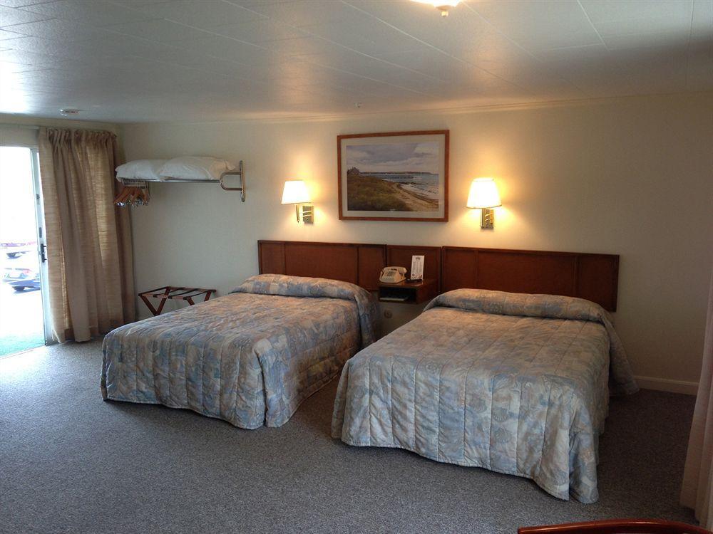 Hyannis Holiday Motel Экстерьер фото