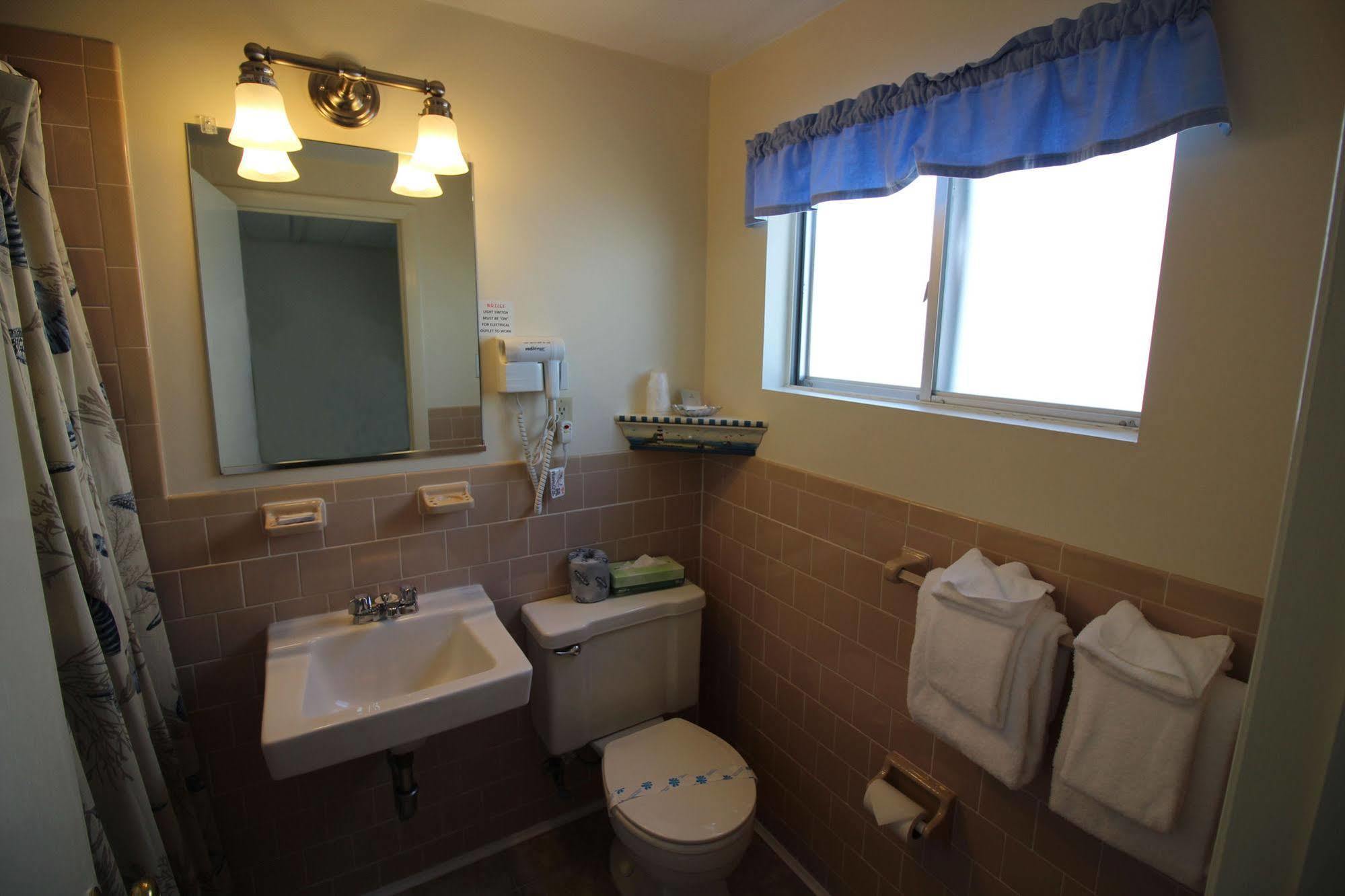 Hyannis Holiday Motel Экстерьер фото