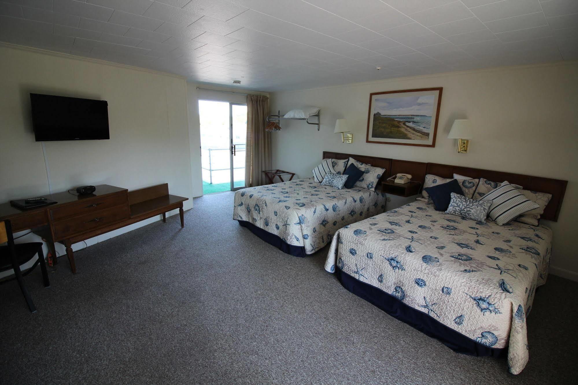 Hyannis Holiday Motel Экстерьер фото