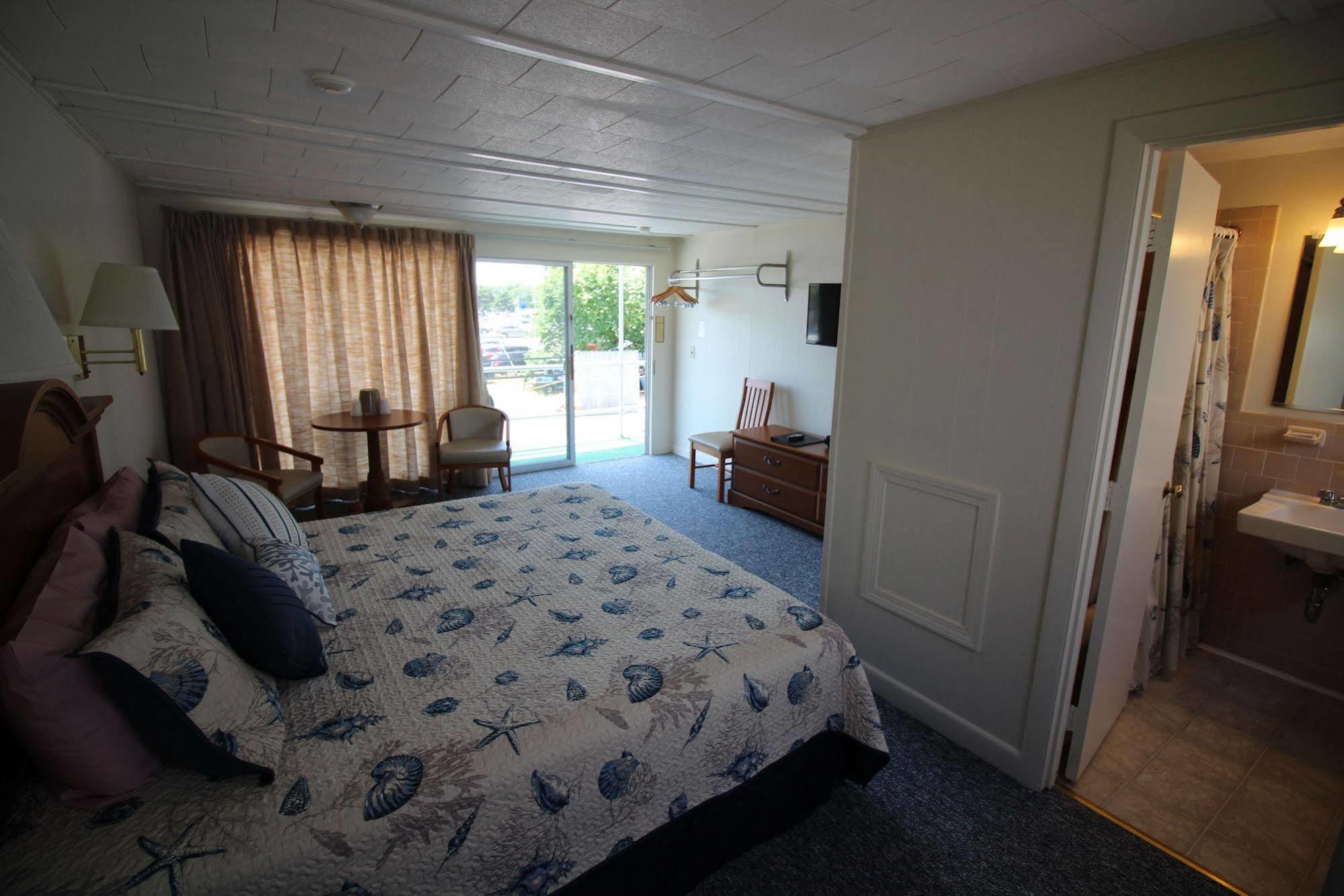Hyannis Holiday Motel Экстерьер фото