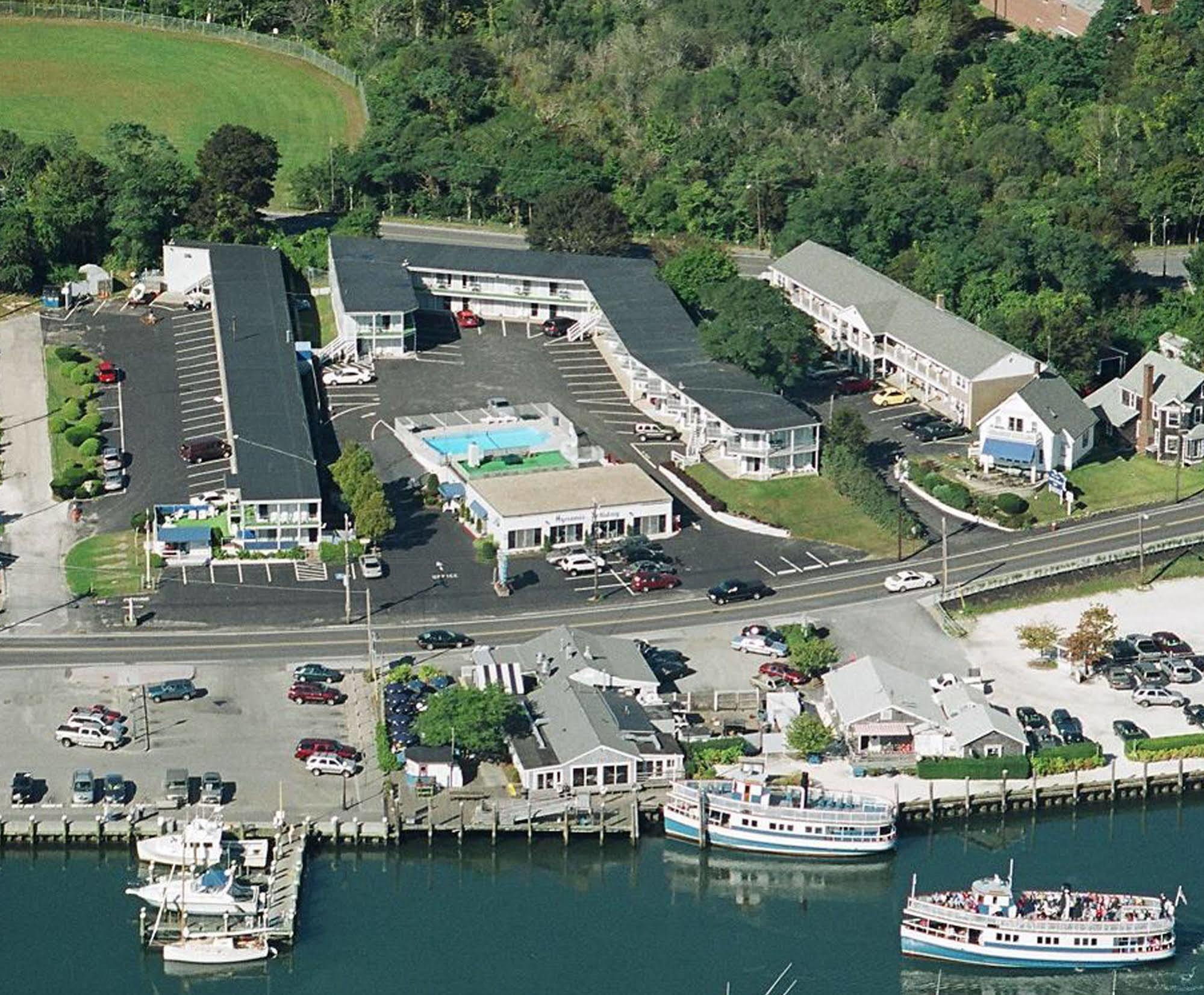 Hyannis Holiday Motel Экстерьер фото