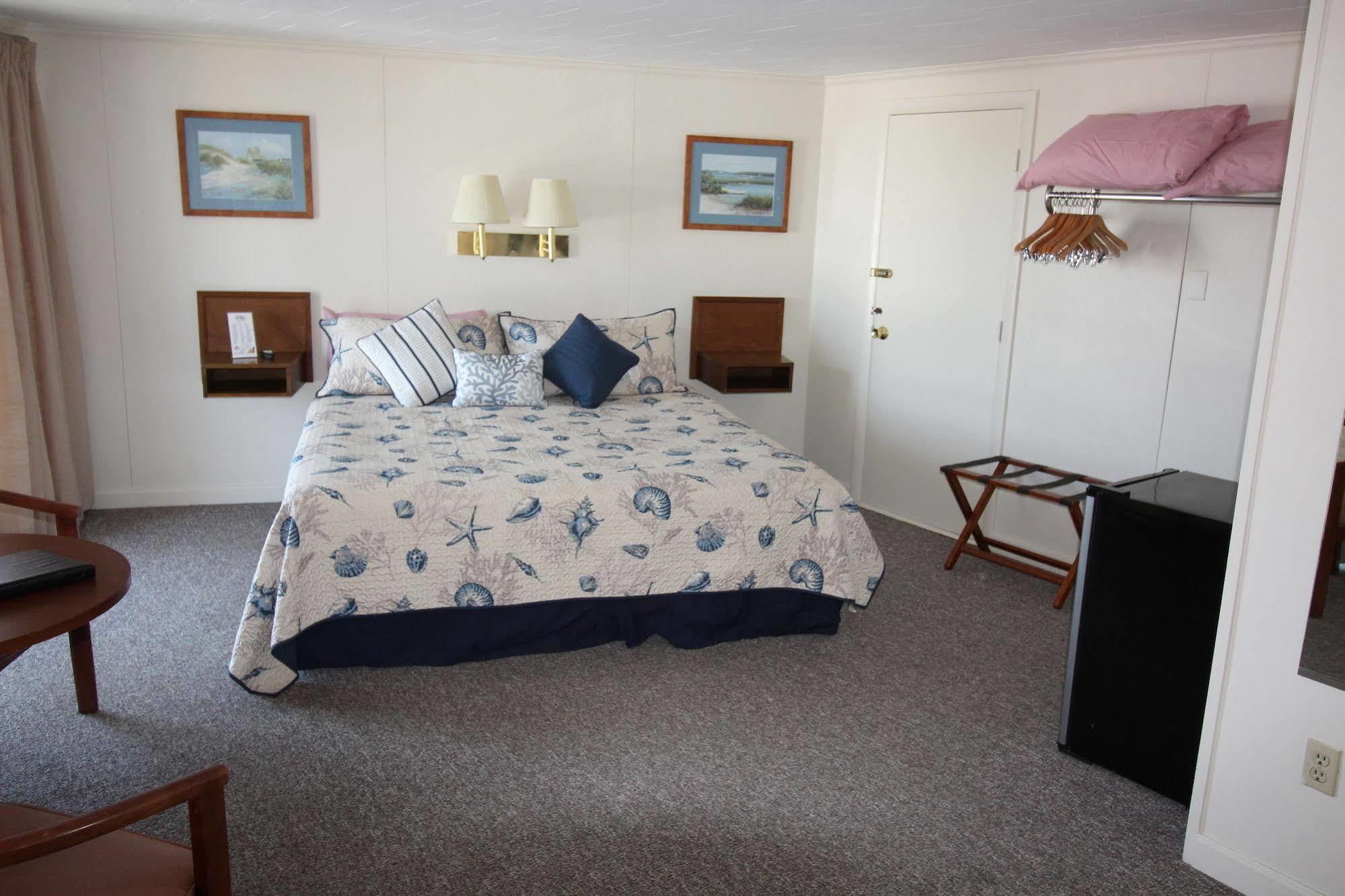Hyannis Holiday Motel Экстерьер фото