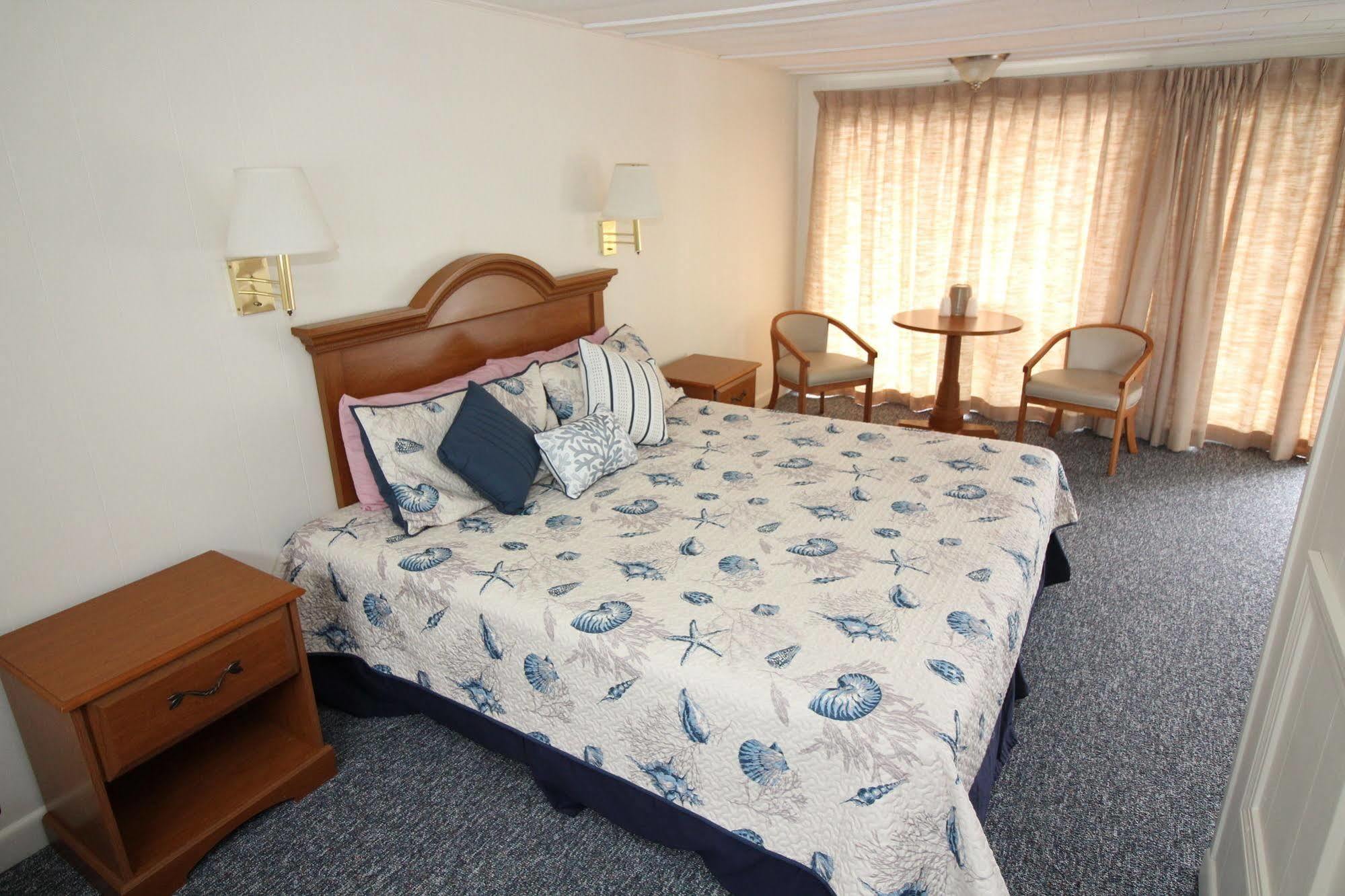 Hyannis Holiday Motel Экстерьер фото