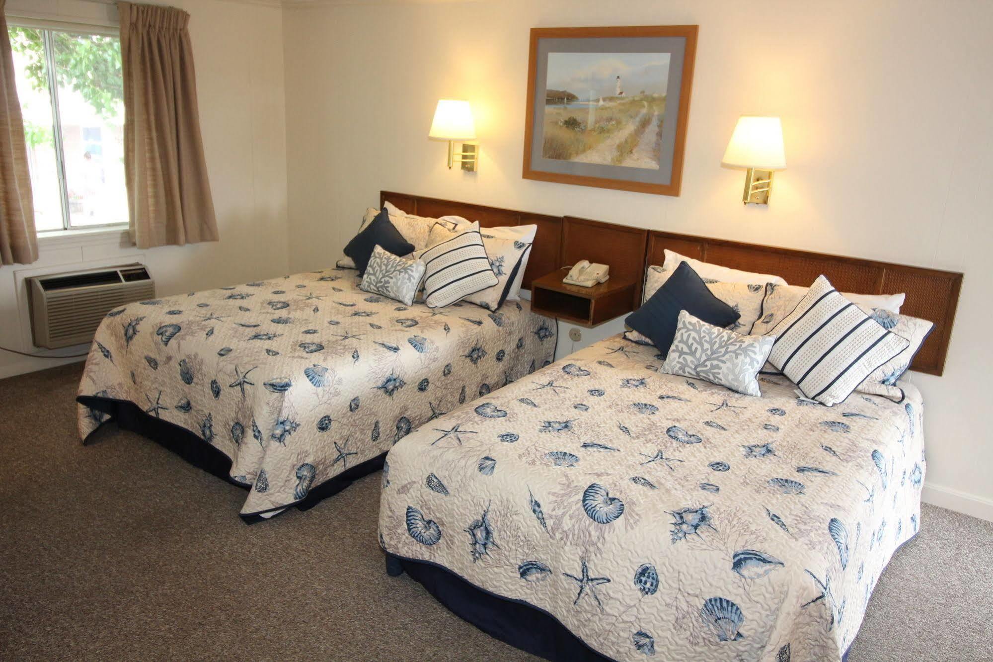 Hyannis Holiday Motel Экстерьер фото