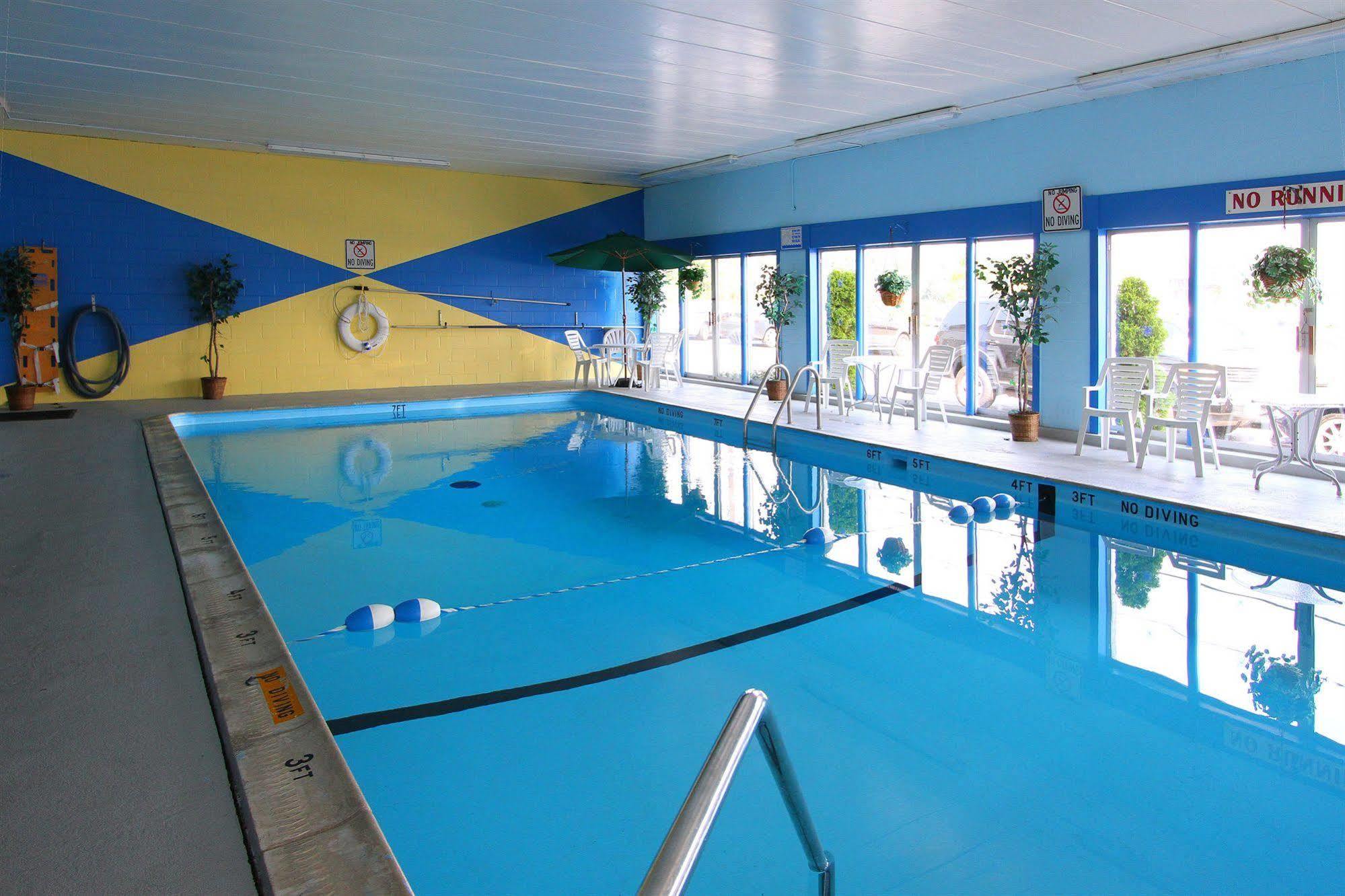 Hyannis Holiday Motel Экстерьер фото